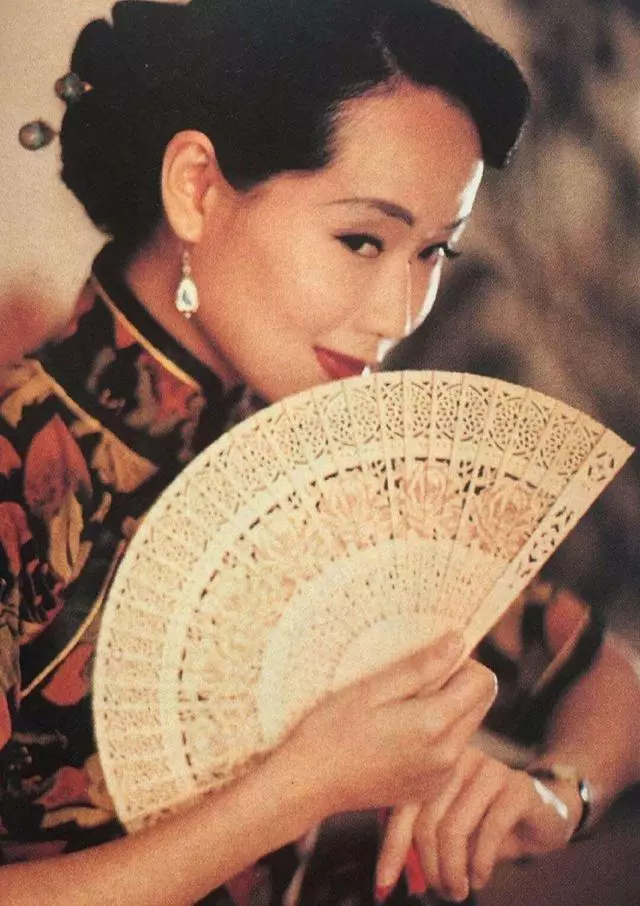 她女扮男裝走紅,卻因「妖媚」被張國榮誇天才,如今出鏡讓人吃驚