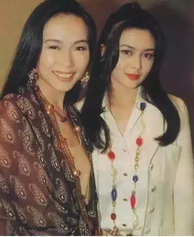 她女扮男裝走紅,卻因「妖媚」被張國榮誇天才,如今出鏡讓人吃驚