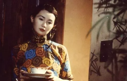 她女扮男裝走紅,卻因「妖媚」被張國榮誇天才,如今出鏡讓人吃驚