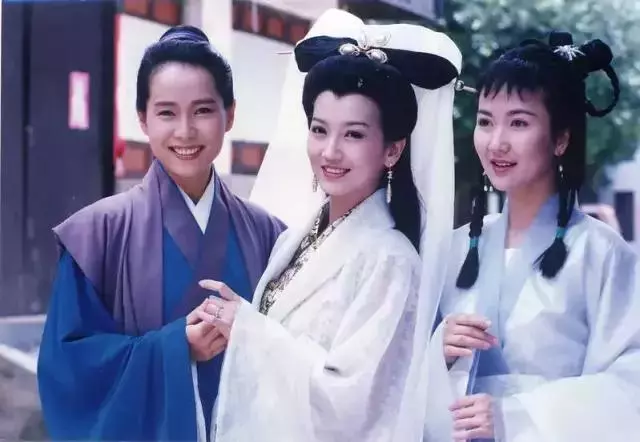 她女扮男裝走紅,卻因「妖媚」被張國榮誇天才,如今出鏡讓人吃驚