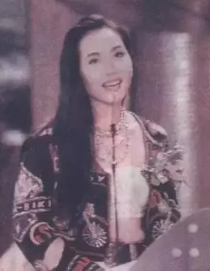 她女扮男裝走紅,卻因「妖媚」被張國榮誇天才,如今出鏡讓人吃驚