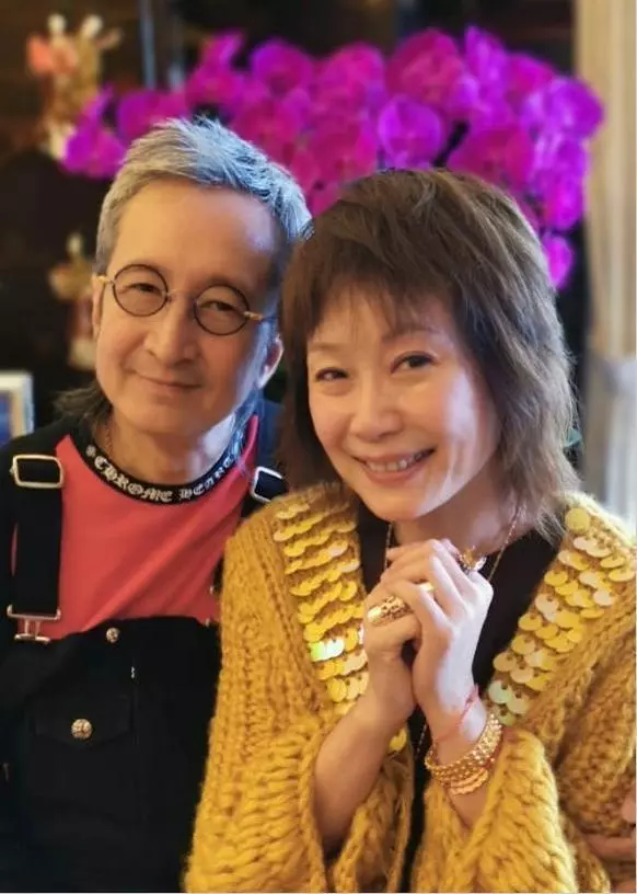 她女扮男裝走紅,卻因「妖媚」被張國榮誇天才,如今出鏡讓人吃驚