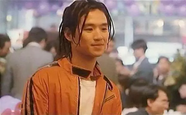 張柏芝初戀男友,曾帥過謝霆鋒,遭鄭伊健打壓,現胖成油膩大叔
