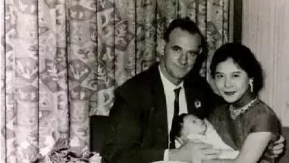 從前黃秋生是私生子,如今他也認了有19歲私生子!孩子媽怒批黃:人格低劣!