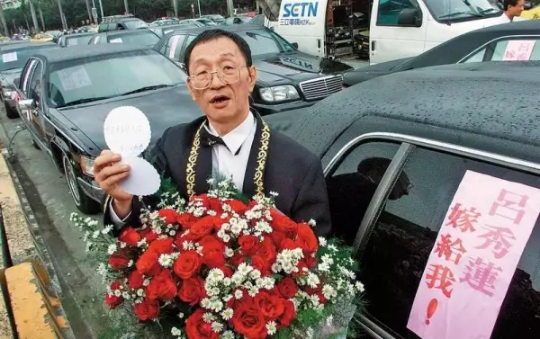 他曾去總統府向呂秀蓮求婚!如今已68歲的董念台竟娶到小33歲嫩妻!父女戀修成正果「岳母超滿意」!