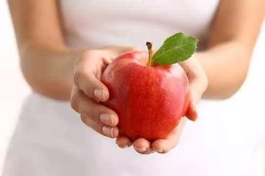 蘋果是早晨吃還是晚上吃好?養生專家:教你吃蘋果的正確時間,別再吃錯了