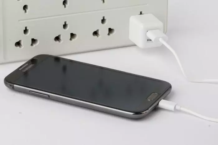 4個正在傷害手機電池的壞習慣,大家都知道但是依舊在犯,看看你中了幾個