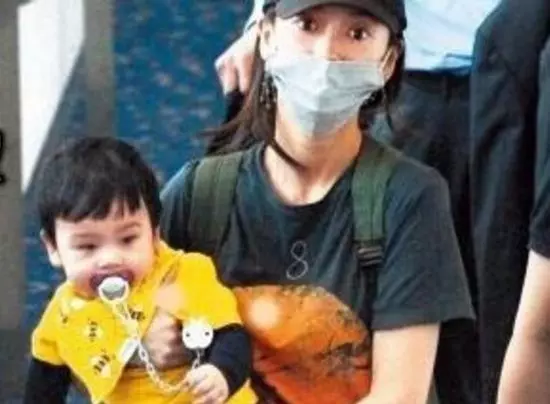 黃曉明為子與媒體撕破臉,方媛女兒正臉從未暴露,力保孩子隱私!