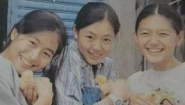 大s媽媽曬母女4人同框照,大姐徐熙嫻難得出鏡,和媽媽像同齡人