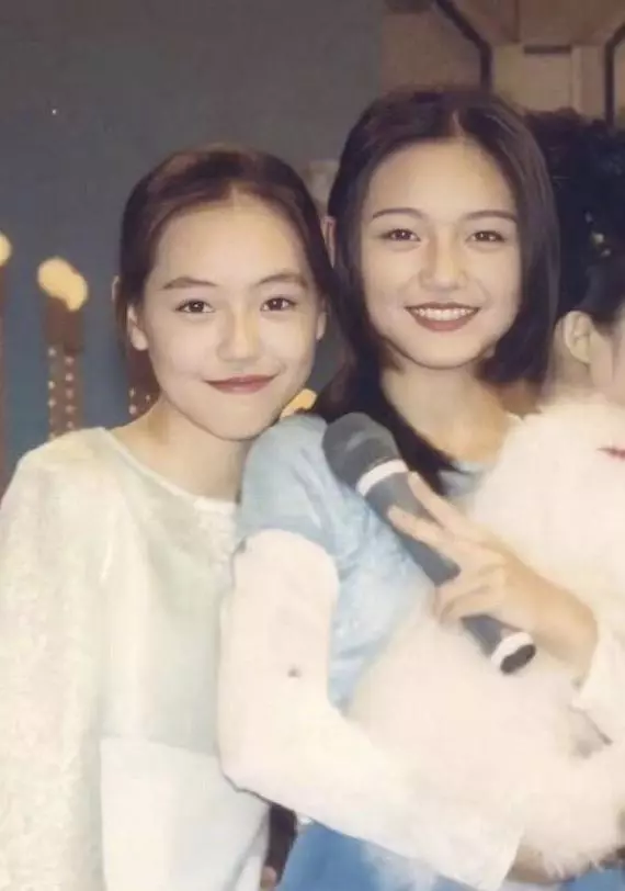 大s媽媽曬母女4人同框照,大姐徐熙嫻難得出鏡,和媽媽像同齡人