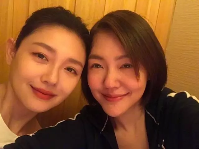 大s媽媽曬母女4人同框照,大姐徐熙嫻難得出鏡,和媽媽像同齡人