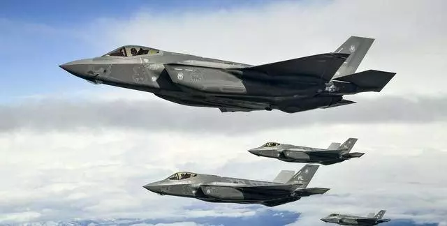 摔一架還不夠?美軍F35B戰機也在日本出意外,損失慘重