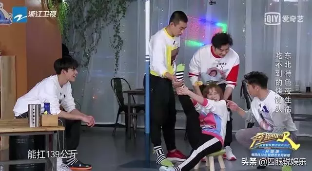《奔跑吧》同做遊戲baby備受冷落,宋雨綺成團寵兩人相差太大!