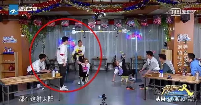 《奔跑吧》同做遊戲baby備受冷落,宋雨綺成團寵兩人相差太大!