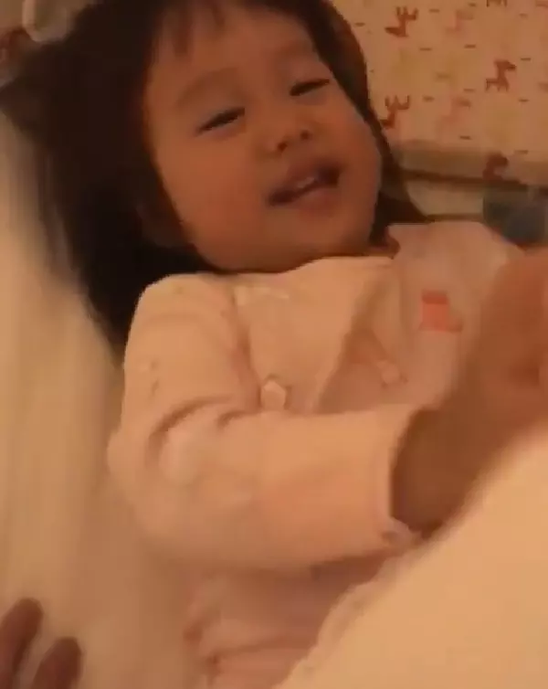 李易狂問小女兒以後要不要交男朋友,沒想到她居然這樣回應!爸爸暗爽的趕緊錄影存證,讓人看了都想忍不住想吐槽!