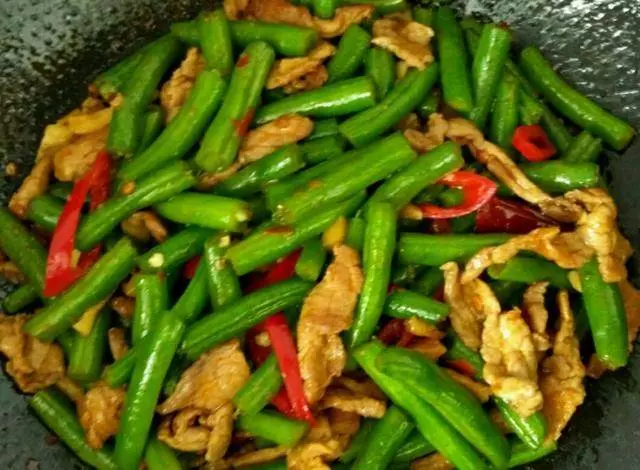 豆角直接炒就錯了,多加這一步,豆角更入味更好吃