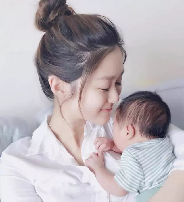 廖碧兒探望岑麗香兒子正面照片終於曝光 眼睛像極了媽媽可愛極了