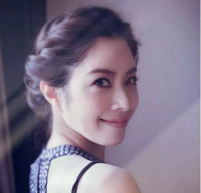 40歲徐懷鈺近照認不出,狗啃劉海很顯老,身材發福後竟撞臉李玟 !