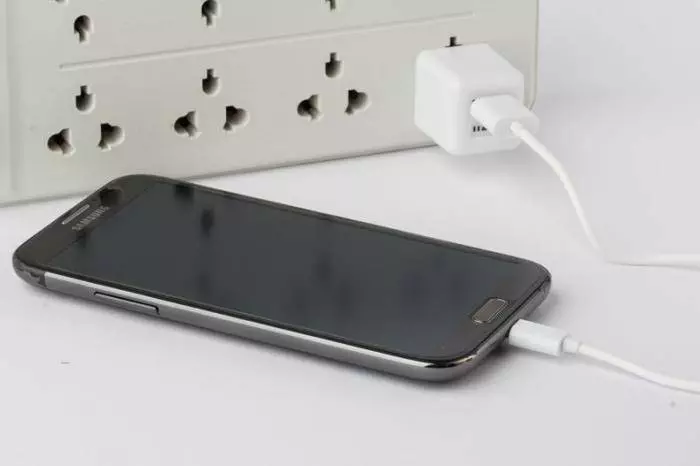 4個正在損害手機電池的壞習慣,大家都知道但是依舊在犯,看看你中了幾個