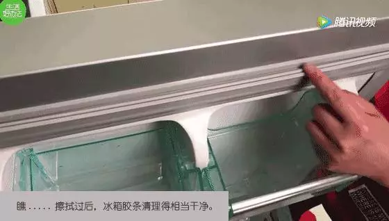 不管冰箱膠條多髒多黑,教你學一招,不用一滴水,幾分鐘就恢復如新,太實用