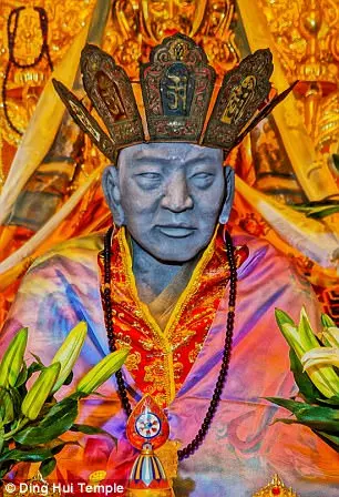 怎麼回事?他們把平凡無奇的「黃金佛像」拿去照X光!沒想到頭部裡驚見有「大腦」?!