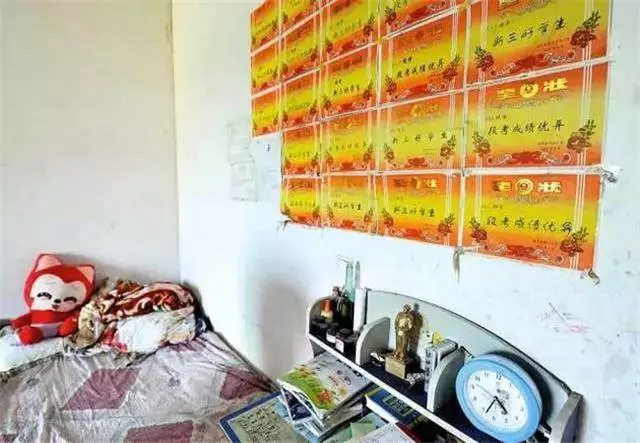 丈夫離世我外出打工,婆婆帶娃四年,回家看到牆壁我哭了 !