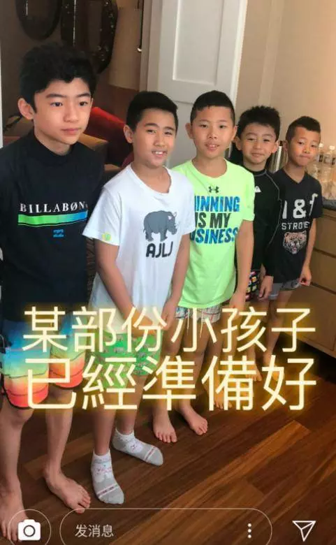 謝霆鋒兒子Lucas穿西裝表演節目,又高又帥,顏值果然不比爸爸低,張柏芝:真系高過我啦