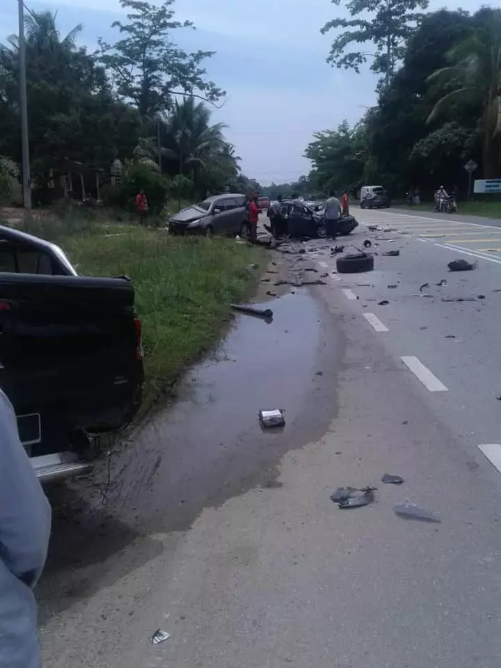 消防員受召到車禍現場救援,驚見親生妹妹被夾斃在車內,當場死亡~ 他忍痛清理現場, 執行任務……