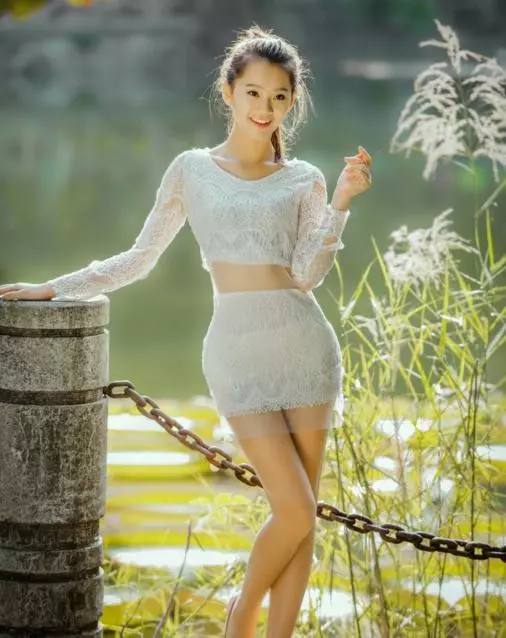 後媽和我相處8年,我無意中發現她一袋子照片,我嚇懵了