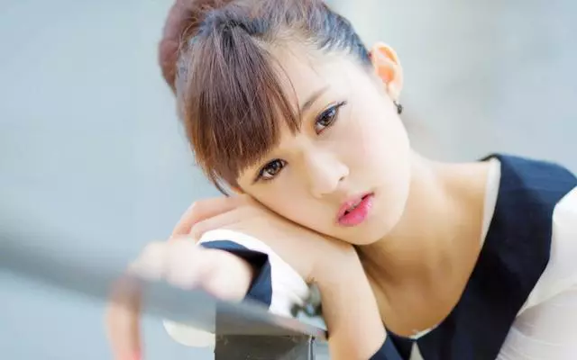 我給母親前後匯了37萬,回娘家看到土房變洋樓,我氣得和她斷交