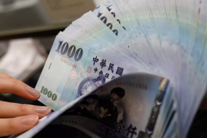 他嘆「聽說58%台灣人拿不出10萬應急」 釣出一票網友哭:應該是85%吧?