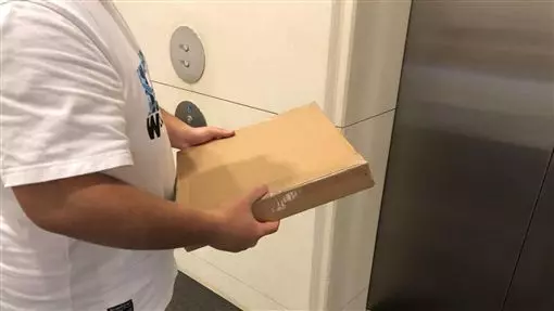 寄手機打開變奶茶 物流員掉包判7月