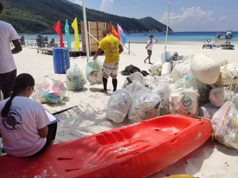 竟有人這樣對待Pulau Redang!再這樣下去清澈見底的海水即將消失不見!