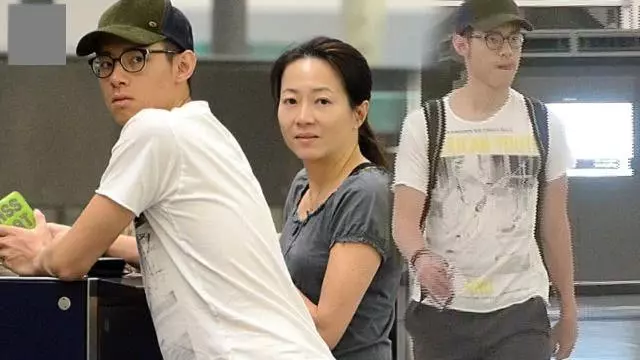 譚詠麟見「洋兒媳」樂開懷!22歲譚曉風帶金髮碧眼美女返港秀恩愛