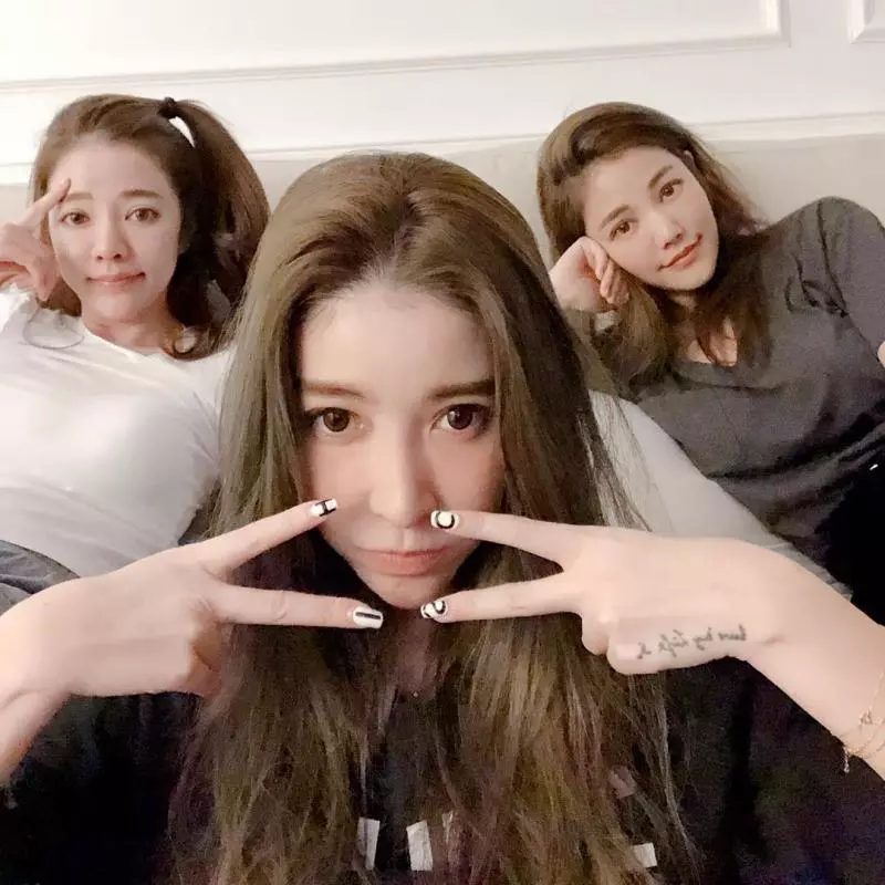 女神許維恩罕見PO媽媽與阿姨年輕照⭐上一代高顏值令人驚艷!網民狂贊:遺傳好可怕!