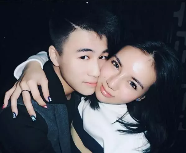 【何猷君歷年緋聞女友】24歲情史超豐富,原來他就是獨愛姐姐!網友:真的很會捏~