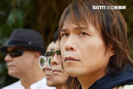 出道30年!伍佰回歸音樂黑白開唱