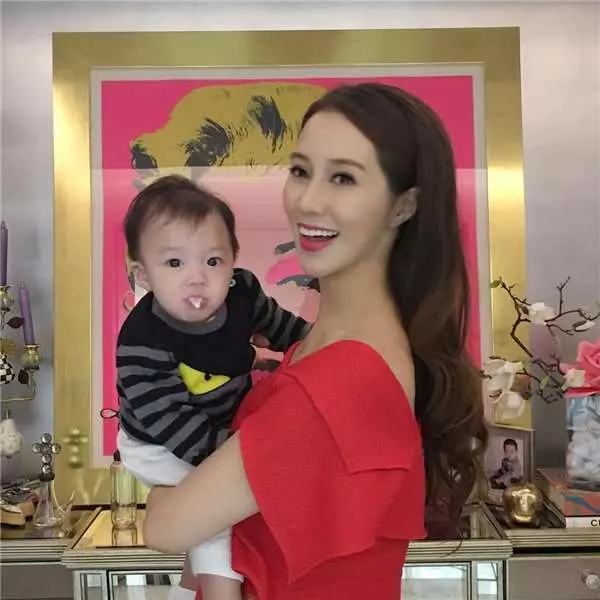 36歲千億媳婦被寵成女神:老公愛、公公疼,8年生4胎,真的是嫁給了愛情