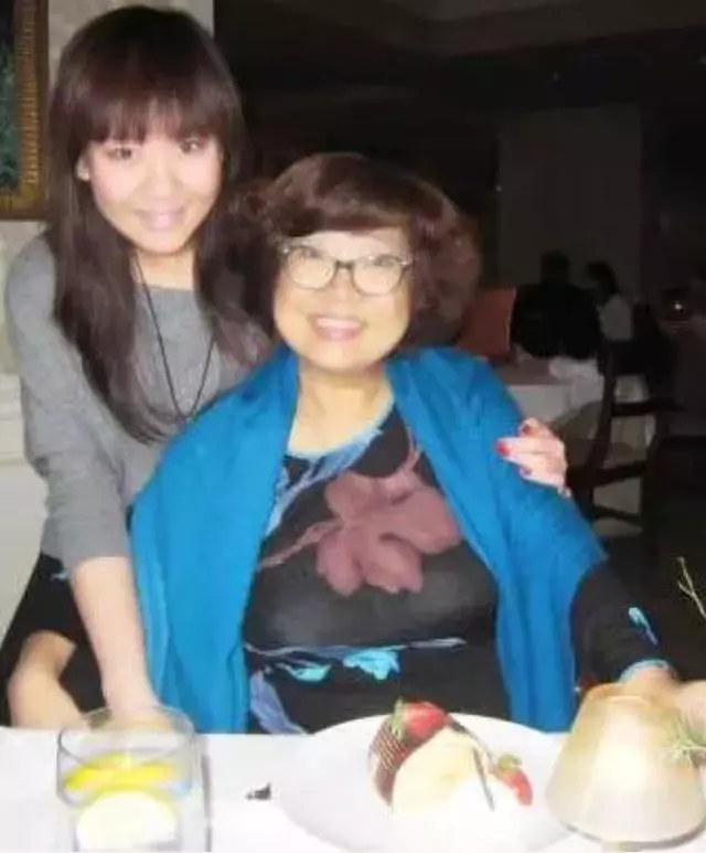 同是繼承上億遺產,鄭欣宜變爭氣女,而她無心唱歌還整成了網紅臉