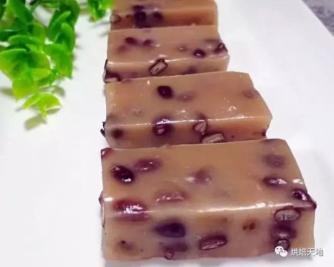 紅豆糕 軟糯的口感,輕輕地咬一口,很Q很好吃!