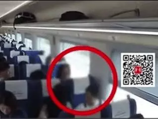 熱水被前座女放倒椅子打翻 灑濕裙子, 女子直接裝熱水倒進女子衣領,造成對方二度燙傷‼