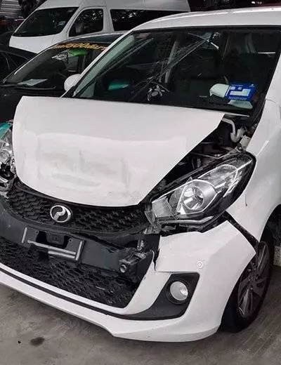 遇色狼保安 華裔女子撞前方車求救
