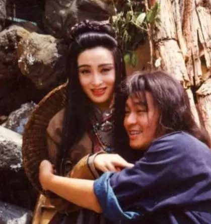 曾經大佬寵愛她貴公子仰慕,為愛淡出螢幕,如今事業感情不濟,靠整容保持青春:為愛付出一切的人,大都沒有幸福的結局