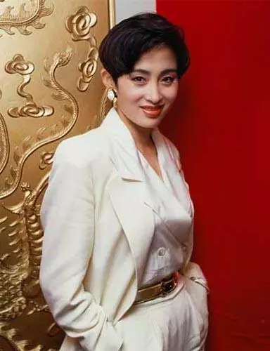 曾經大佬寵愛她貴公子仰慕,為愛淡出螢幕,如今事業感情不濟,靠整容保持青春:為愛付出一切的人,大都沒有幸福的結局