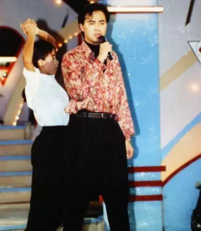 59歲童安格拋妻棄子娶初戀,巔峰期突然退出!8年後近照曝光帥氣不再,網友:他在償還當年犯下的錯