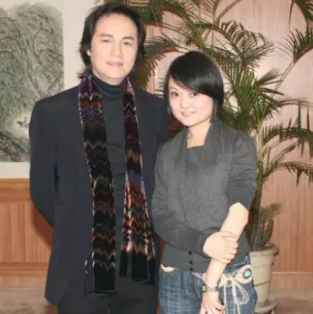 59歲童安格拋妻棄子娶初戀,巔峰期突然退出!8年後近照曝光帥氣不再,網友:他在償還當年犯下的錯