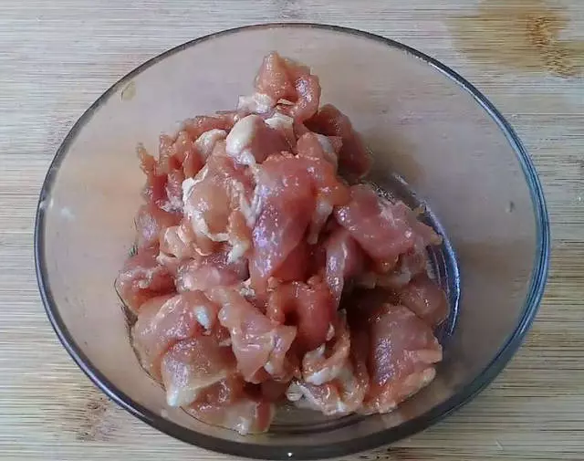炒肉時,別急著下鍋!做好這一步,肉片鮮嫩不粘鍋