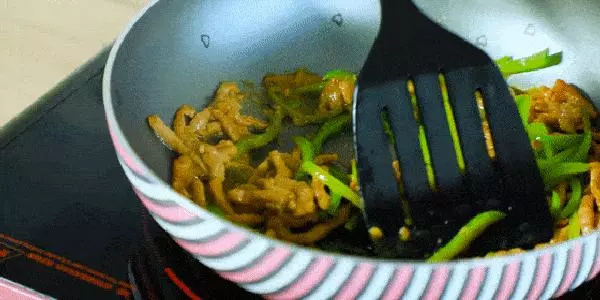 炒肉時,別急著下鍋!做好這一步,肉片鮮嫩不粘鍋