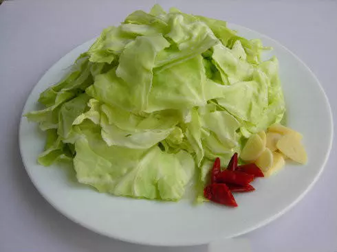 手撕捲心菜,簡單幾步就出鍋,成本2塊錢,經濟又實惠!