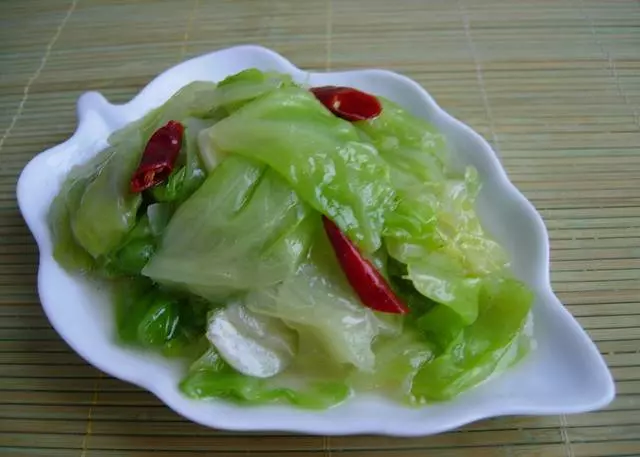 手撕捲心菜,簡單幾步就出鍋,成本2塊錢,經濟又實惠!
